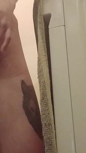 Instead of Doing the Laundry, I Started Masturbating Near the Washing Machine