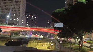 Acabei com a buceta da passageira loirinha famosa dentro do carro