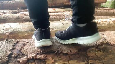 Angel kennt keine Gnade, von den Maden bleibt nur Staub übrig