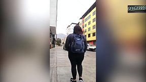 Gorda mostrando sus grandes tetas en una entrevista para conseguir empleo luego se coge falso agente hasta hacerlo correr en una habitaci&oacute_n de hotel.