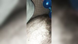 играю со своей попко и анальными шариками