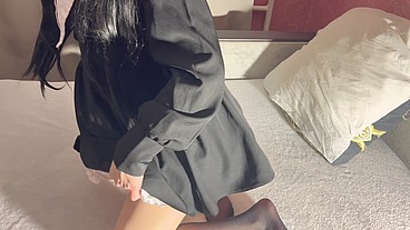 Pregnant stepdaughter jumps on my dick