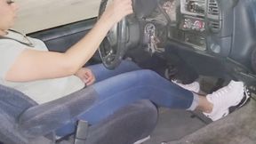 White Nike Airmax drive