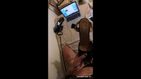 corset et ejaculation en pov360 sur talon