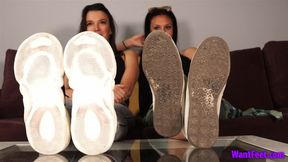 Sisters Sneaker Removal - Shoe Fetish - HD MP4