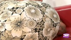 Lucky Mf Gets to Have a Threesome with Hot Bitches and Gives Them a Cumshot.