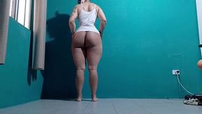 femboy dando a bunda grande para o vizinho