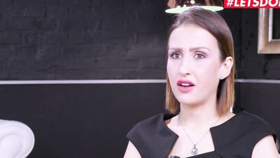 Lovely brunete Jessica Night wraps her ass around lad's BBC