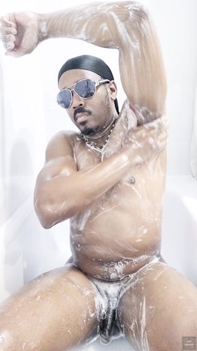 I take a shower (no clothes) (2025)