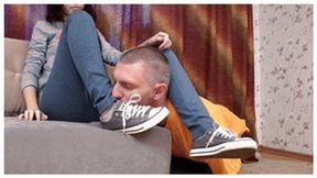 Skinny only 18 yo babe in new sneakers stands on obedient guy, vf0753x 1080p