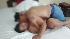 cornudo grabando a su hotwife mientras el amantes le hace el amor y la llena de leche