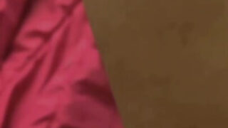 Evropští gay amatéři s obrovskými penisy šukají bez sedla v kanceláři