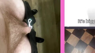Kleine piemel-losers masturberen en komen klaar op enorme piemels, homoseksuele anale vernedering