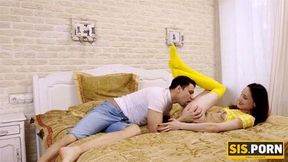 SIS PORN Tricky guy has a nice twosome with the pretty naive stepsister