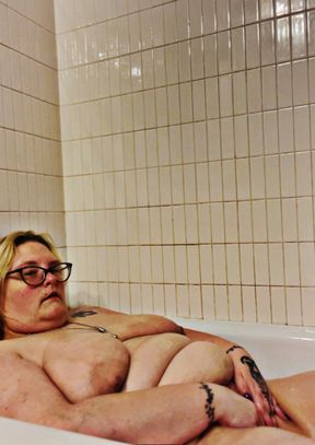 Warning sexy bath