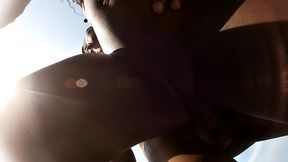 primeira vez da preta gostosa na praia de nudismo - joao o safado - holly bombom