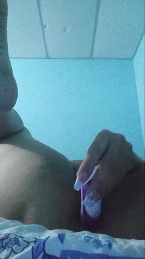 I Come in Gushes, I Masturbate with a Hairbrush