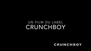 Keiharde anaalseks zonder condoom met getatoeëerde gespierde mannen die klaarkomen.