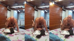 novinha adora esse coroa--- ela sempre me pede ---me da leitinho quentinho bem la no fundinho---o tiuzao sempre obedece as novinhas ---