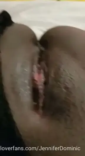 Mira como mi FAN me llena de leche el coñito..solo los mas obedientes con su maestra pueden hacerlo😈