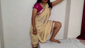 Indian Bhabhi Cheat Hubby Sex with Devar in Saree with Hindi Audio