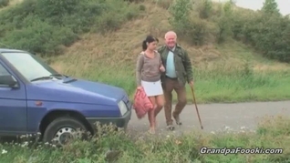 Grandpa Repairs Her Car and Pleasure Her with Oral Licks