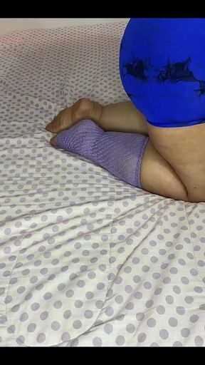 I Record My Big Ass Stepmother While She Plays in Bed in Leggings