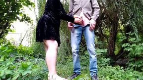 She milks me in outdoors, I fuck her and cum on her ass
