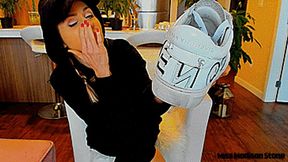 Smelly Gym Sneaker Fumes: Sneaker Fetish