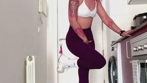 Got home desperate wetting my leggings and panties