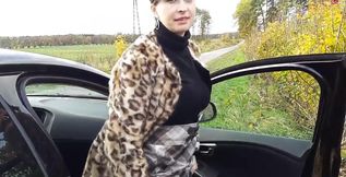 Wanilianna needed to squirt during her car trip