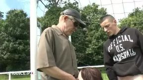 LaFRANCEaPoil Une groupie se fait baiser Sur un terrain de foot en Bretagne porn video