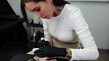 Tattoo artist accepted my dick instead of payment!