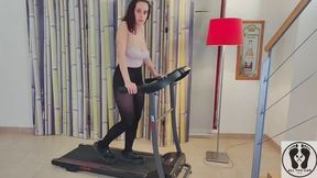 BIG NATURALS TITS WOBBLING NONSTOP ON THE TREADMILL FETISH