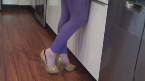 Flirty Feet - Washing dishes in high heels