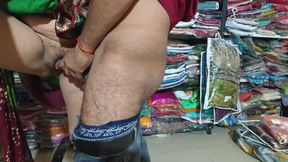 Fucked Bhabhi in exchange for a new saree