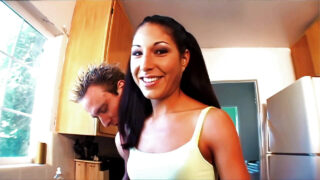 Küçük memeli orospu Isabella Pacino, Clarke Kent tarafından göt deliğinden ağzına kadar penis alıyor