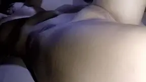 Me masturbo y me pide que me ponga de perrito