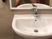 露出　オナニー トイレ 巨根 　射精