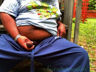 SsecnirpNailati outside in a TMNT shirt