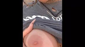 travesti brasileira, sabrina prezotte pornstar se exibindo e jorrando leite em publico...