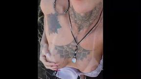 travesti brasileira, sabrina prezotte pornstar se exibindo e jorrando leite em publico...