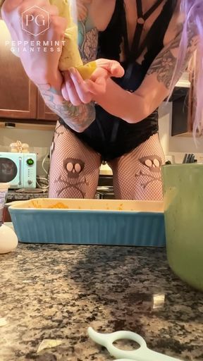 7'3 Peppermint Giantess Makes Stuffed Shells with a Very Naughty Tiny Helper Tied to My Heel