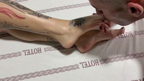 (podolatria)minha madrasta estava sozinha brinquei com os pes com a boca fudi ela com forca (sexo hard)lolla martinelli