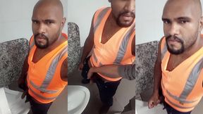 broderagem com o colega de trabalho no banheiro da empresa