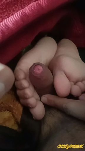 Big Cock Spunking On Sexy ,hot White Desi Feet