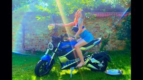 Motorcycle Pussy Rub Wet Tease & Orgasm