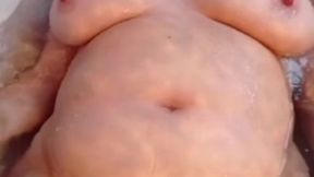 qui veut se glisser a l interieur de ma baignoire ?dans mon bain, je me ...