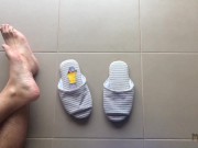 I bet u‘d love run your tongue between my toes - Make yourself comfy - Giants slippers - Manlyfoot