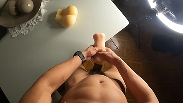Era pra ser um vídeo solo do meu marido, mas não aguentei e gozei roçando meu pau no dele - Max Dotado Sp